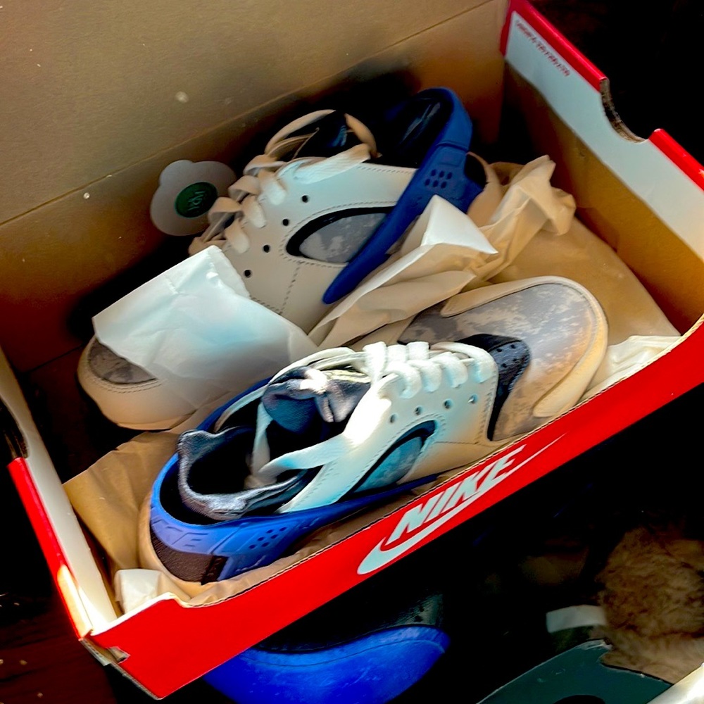 Nike air brand new in the box never worn size 6 for boys